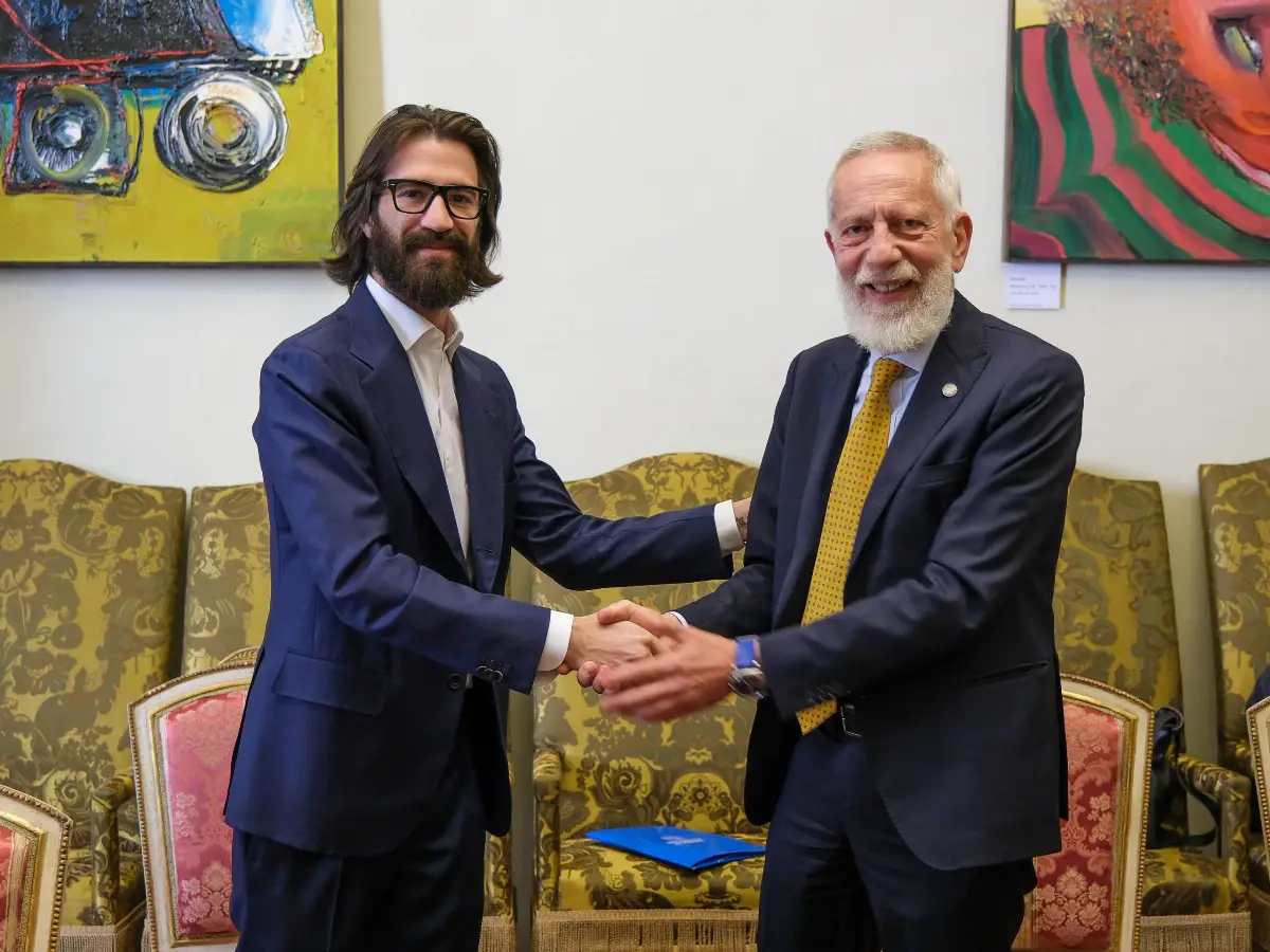 Da sinistra Leonardo Maria Del Vecchio, Presidente di ESA NanoTech e di LMDV Capital. e il Rettore dell’Università Paolo Martelli