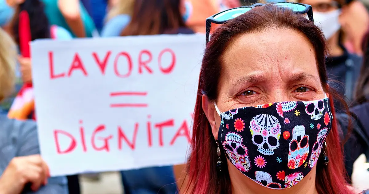 Lavoratrice in manifestazione
