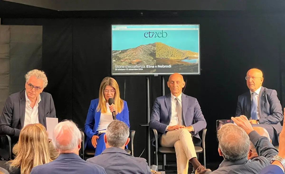 Museo Accascina Messina presentazione Etneb. Da sinistra: Sergio Scaffidi, funzionario dipartimento regionale Turismo, assessore regionale al Turismo, Elvira Amata, Orazio Micali, direttore Museo regionale Accascina di Messina, Vincenzo Caruso, assessore alla Cultura del Comune di Messina