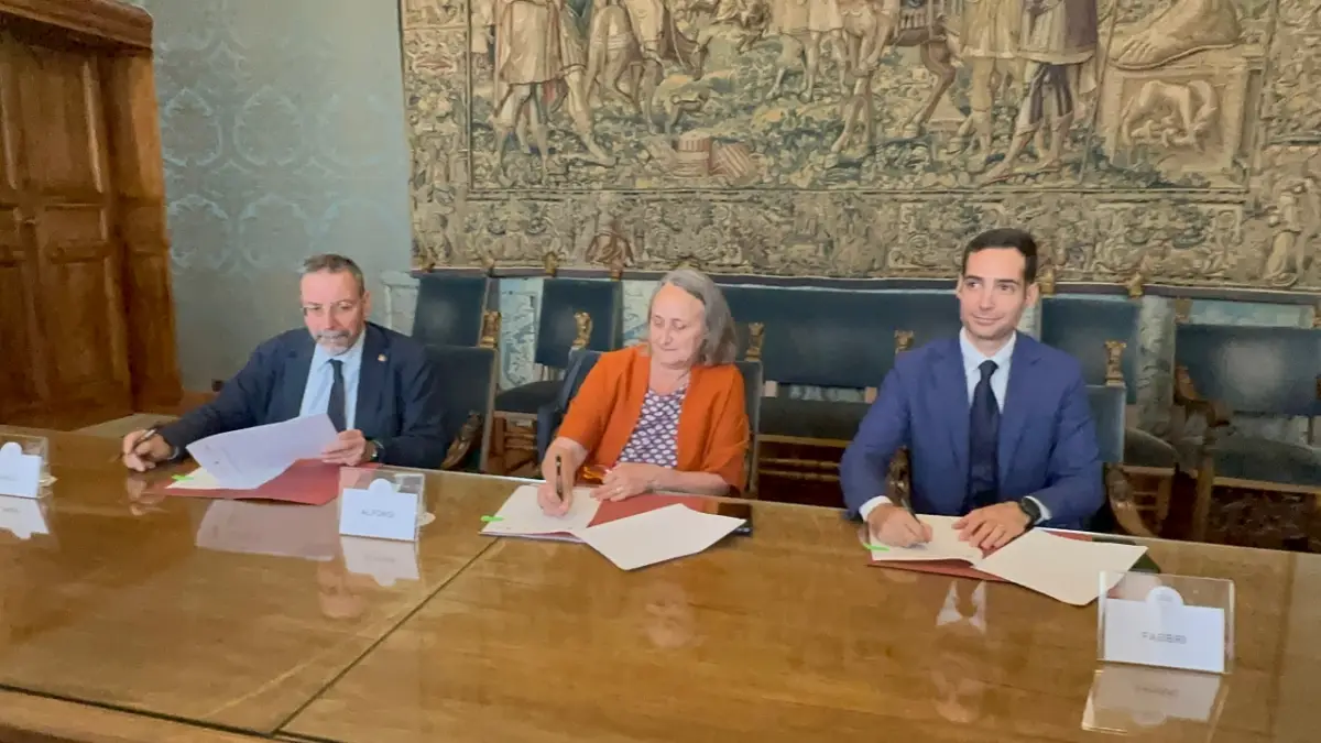 Firma protocollo d'intesa per raccolta differenziata a Roma. Da sinistra: Bruno Manzi, presidente Ama Spa; Sabrina Alfonsi, assessore all'Ambiente di Roma Capitale, Giovanni Fabbri, Head of Corporate & Internal Communication di Carrefour Italia