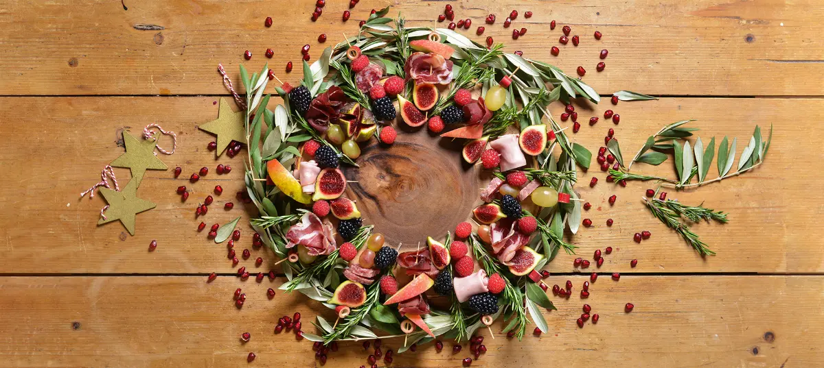 Ivsi e Asiac, corona augurale salumi frutta