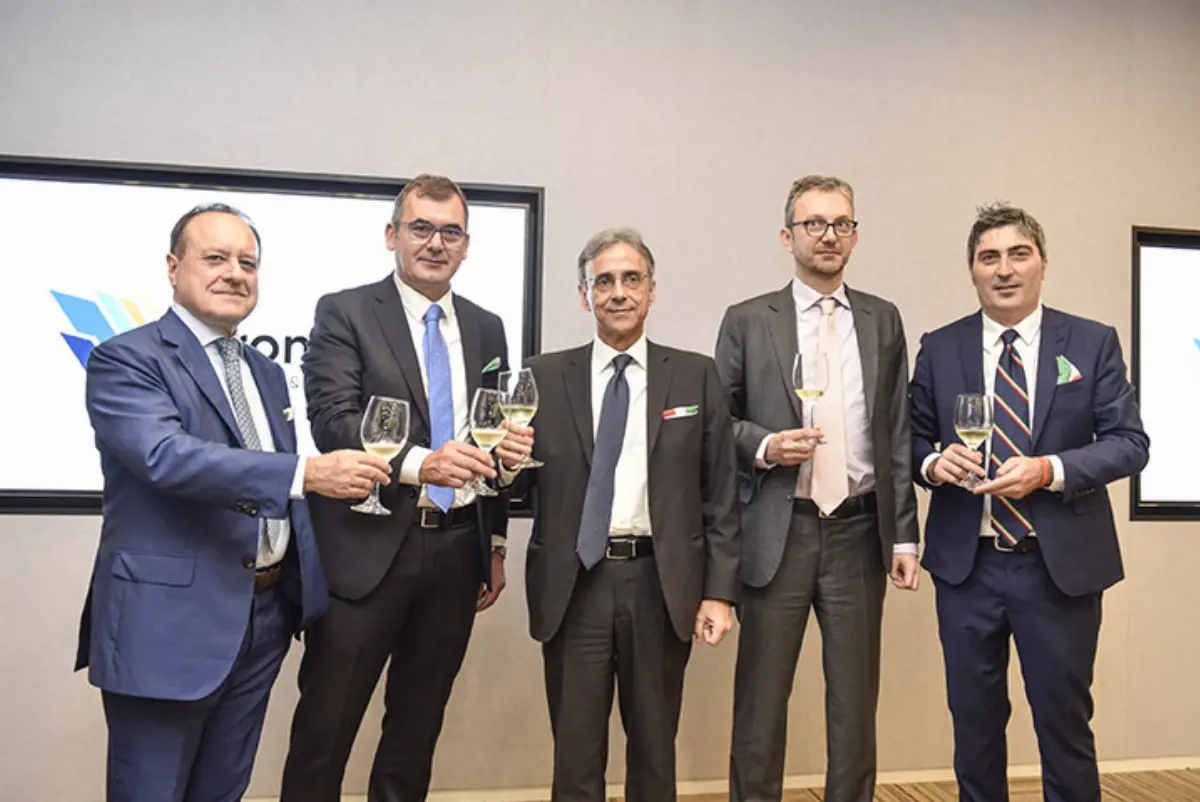 Giovanni Mantovani, dg Veronafiere; Maurizio Danese, presidente Veronafiere; Ettore Sequi, Ambasciatore d’Italia in Cina; Michele Cecchi, Console generale d’Italia a Shanghai; Simone Incontro, direttore sede Veronafiere in Cina