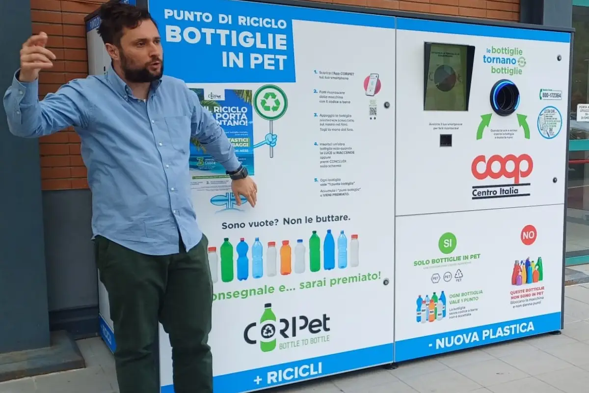 Punto riciclo bottiglie in Pet a Ipercoop Avezzano