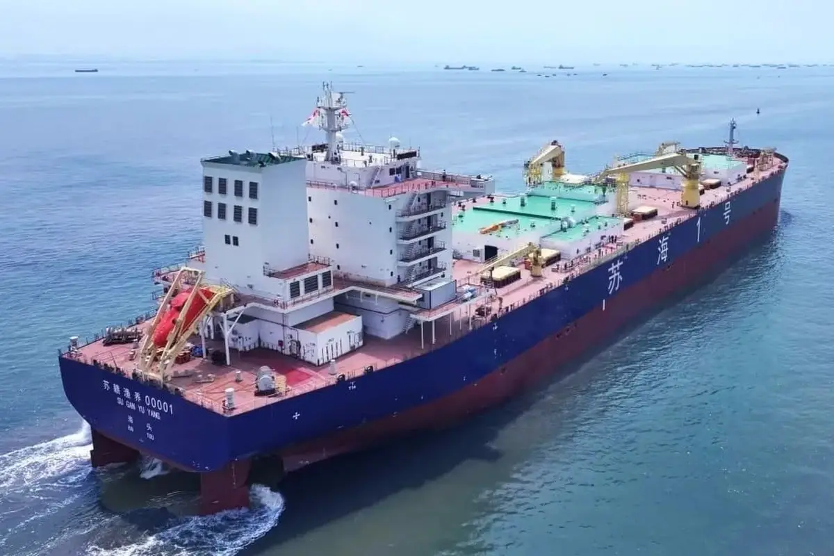La nave Su Hai No 1 costruita in Cina per allevare salmoni