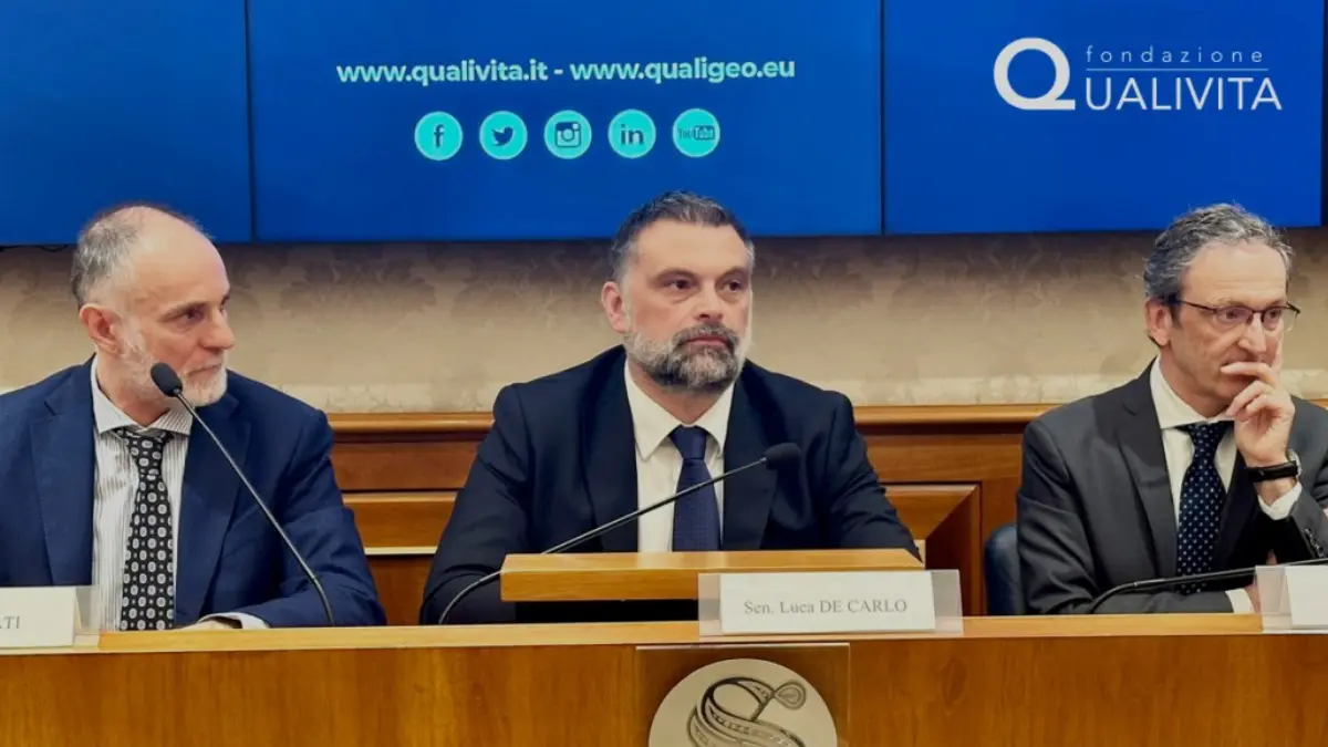 Presentato il 19 gennaio 2023 presso il Senato della Repubblica “Italia Next DOP – 1° Simposio Scientifico Filiere DOP IGP”; al centro il senatore Luca De Carlo