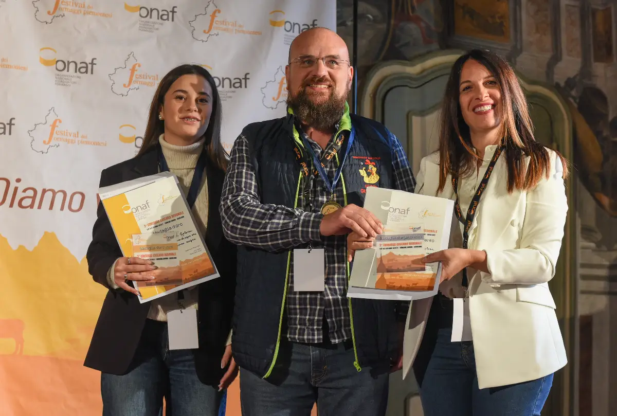 Un momento della cerimonia di premiazione al Festival dei formaggi piemontesi di Savigliano (CN)