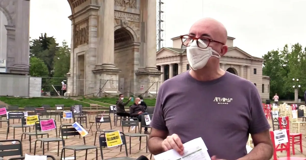 Covid-19: Manifestazione commercianti Arco della Pace a Milano