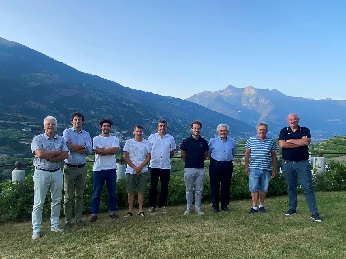 Consorzio vini Valle d'Aosta Da sx a dx Elio Chatrian, André Gerbore, Matteo Barmaz, Hervé Grosjean, Marco Martin, Nicolas Bovard, Vincent Grosjean, Luciano Zoppo Ronzero, Patrick Ronzani