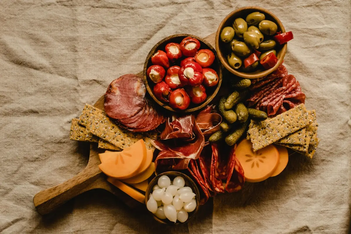 Aperitivo olive salumi