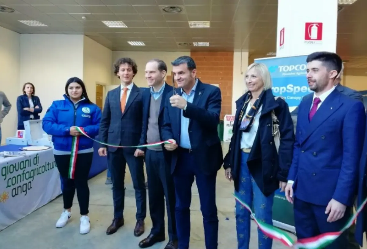 Il ministro Centinaio (al centro della foto col presidente di Confagricoltura Giansanti) inaugura a vercelli la 42ᵃ edizione di Fiera in Campo, manifestazione agricola punto di riferimento per il settore risicolo