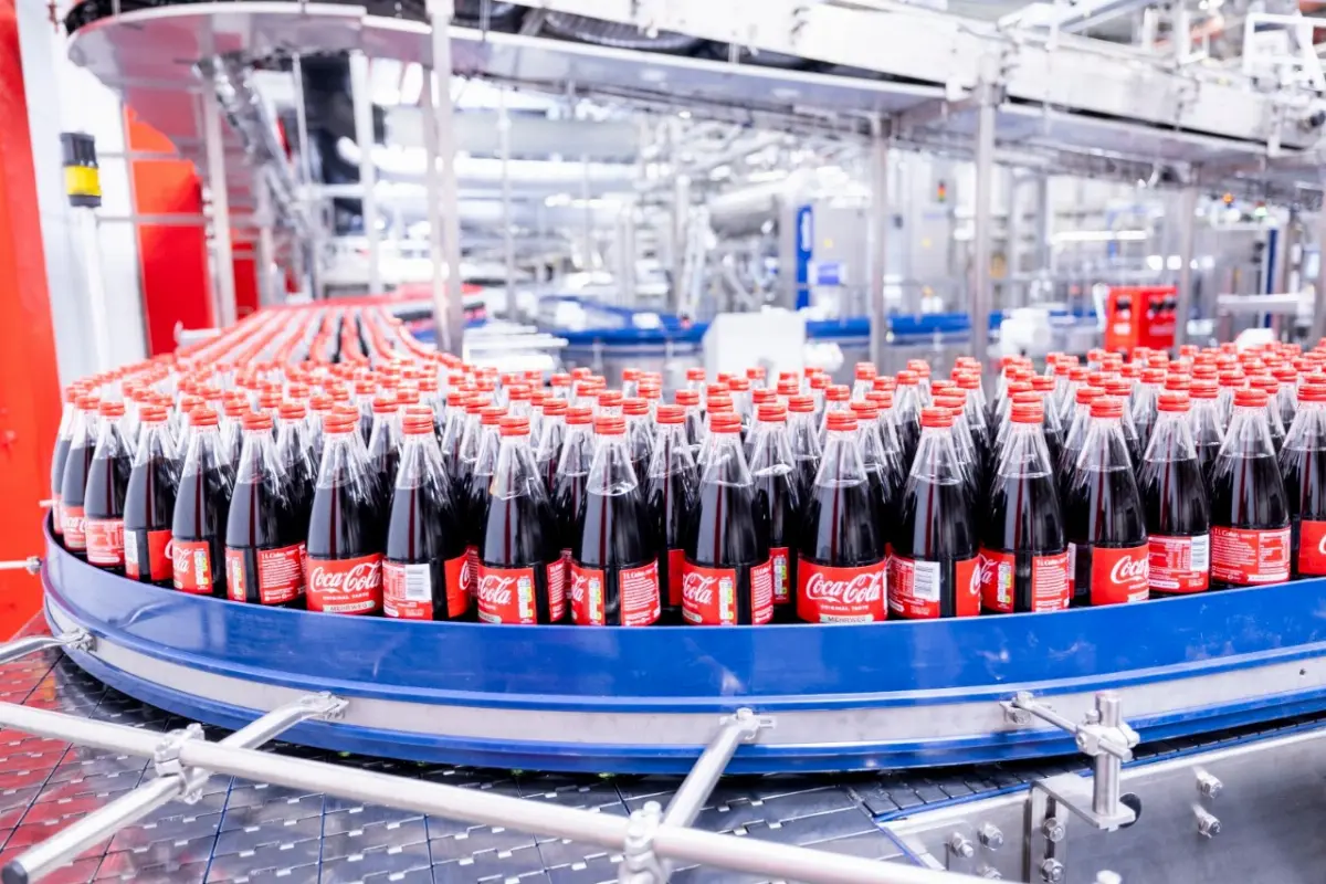 Coca Cola Hbc introduce le bottiglie con vetro a rendere nel nuovo impianto in Austria