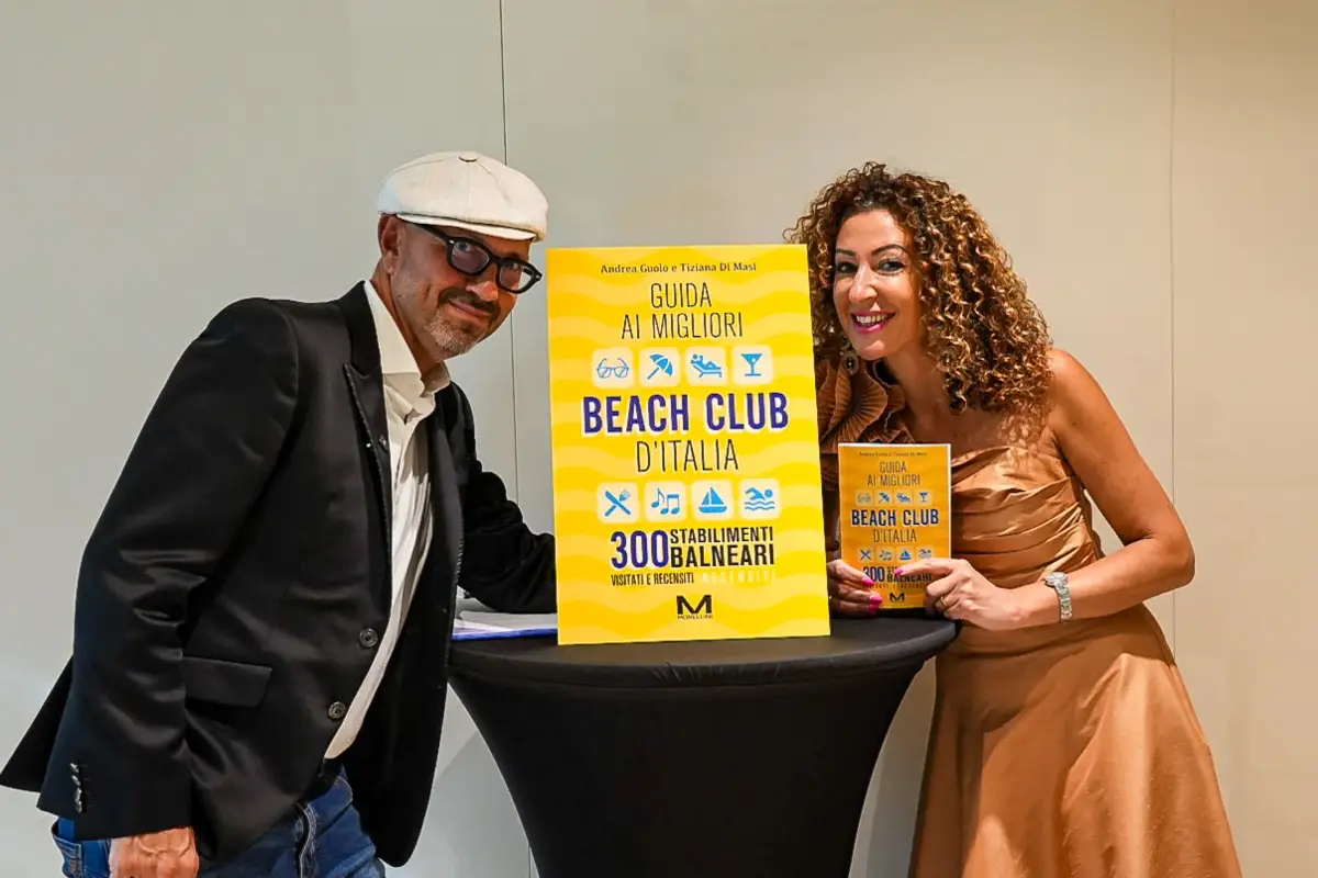 Andrea Guolo e Tiziana Di Masi, autori della “Guida ai migliori beach club d’Italia 2025”