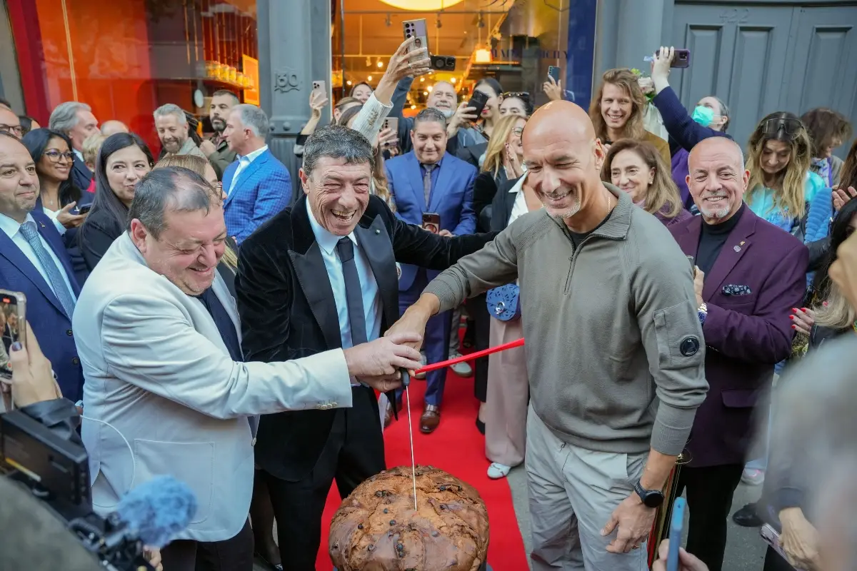 Fausto e Nicola Fiasconaro con Luca Parmitano inaugurano flagship store a New York (16 ottobre 2025)