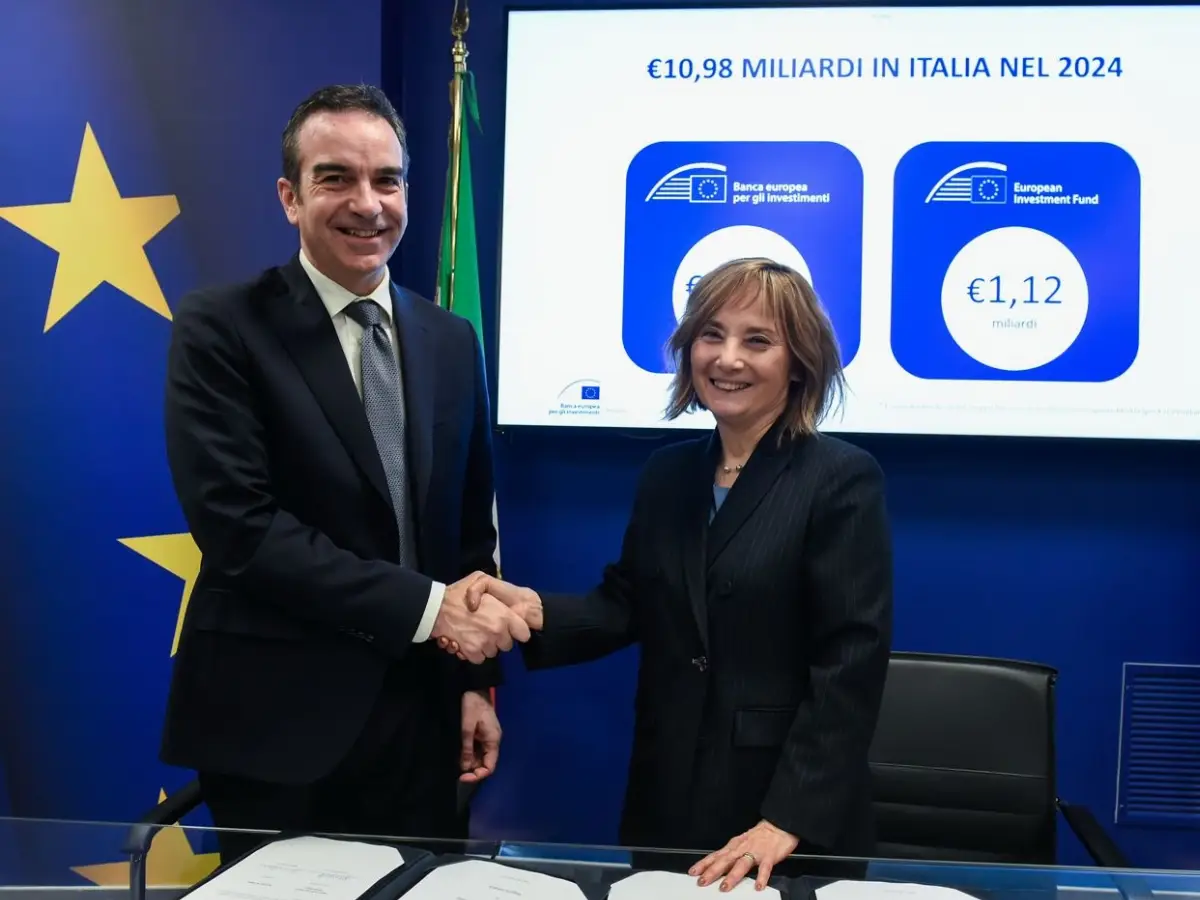Da sinistra il presidente della Regione Calabria Roberto Occhiuto e la vicepresidente della BEI Gelsomina Vigliotti in occasione della presentazione dei risultati del Gruppo BEI in Italia nel 2024
