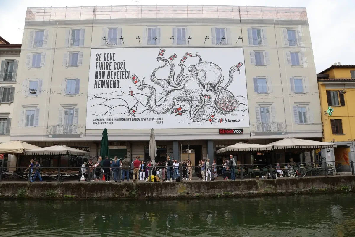 Campagna Ichnusa contro l'abbandono del vetro a Milano