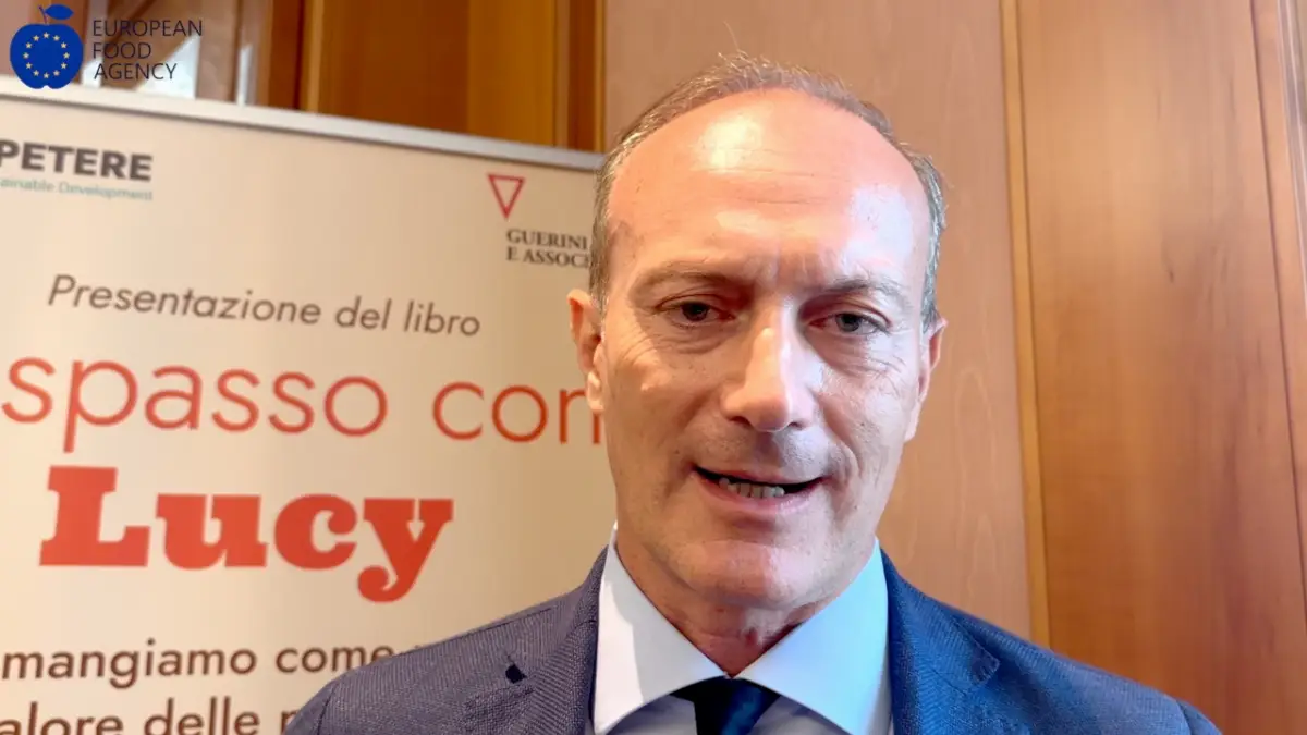 Pietro Paganini, curatore del volume “A spasso con Lucy. Perché mangiamo come parliamo. Virtù e valore delle proteine animali” (Guerini e Associati)
