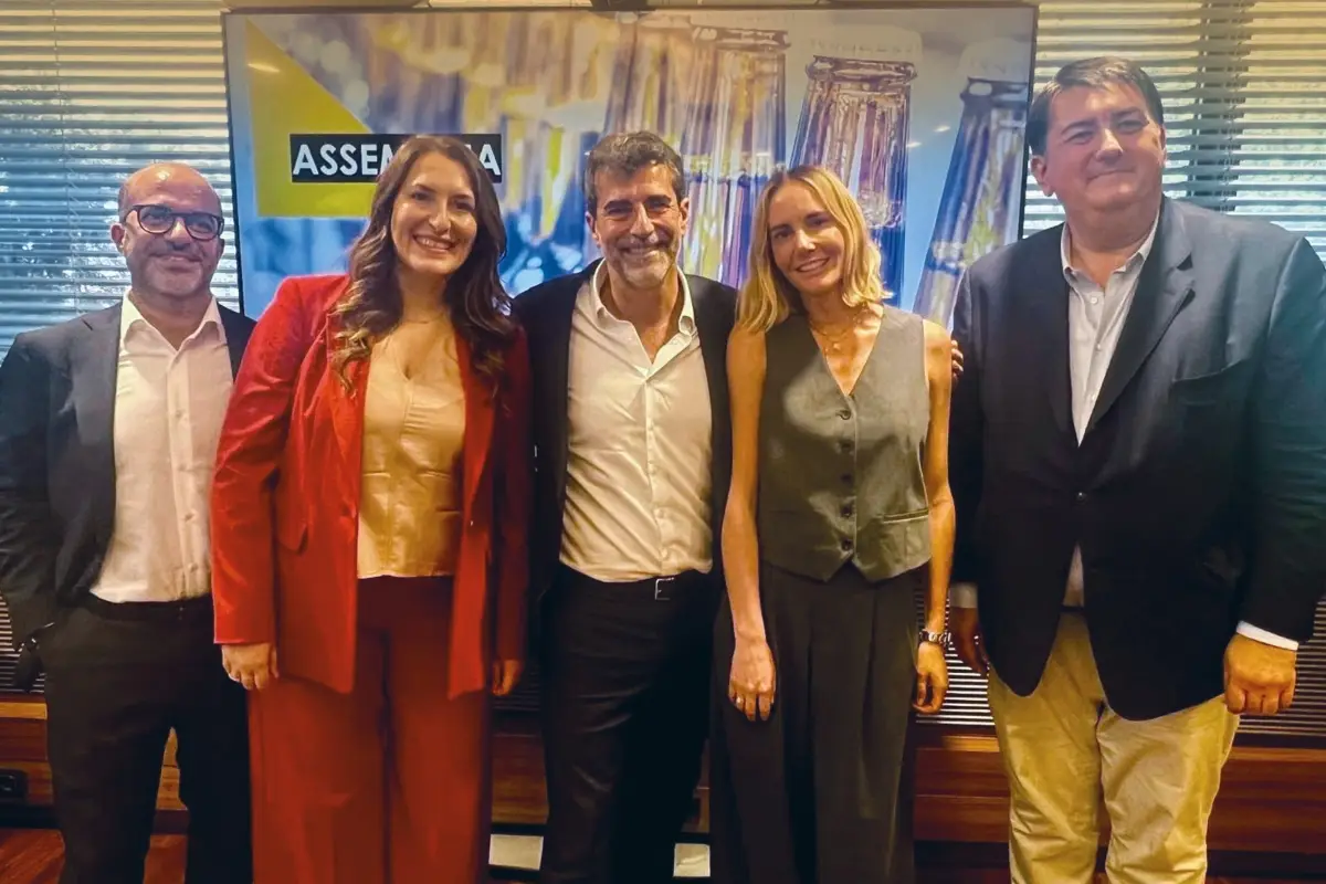 Federico Sannella (al centro nella foto) dopo la sua elezione a presidente di AssoBirra