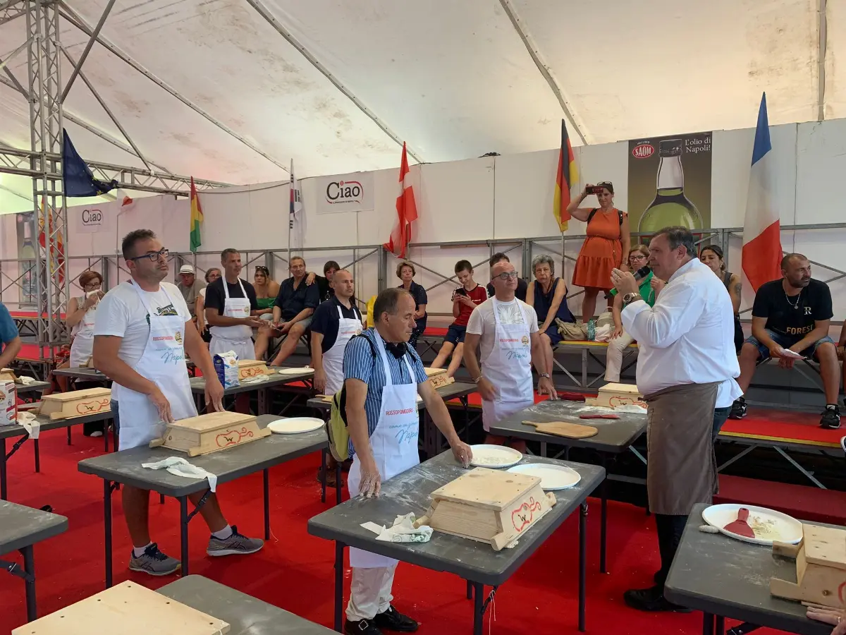 Scuole di pizza Rossopomodoro al Napoli pizza village
