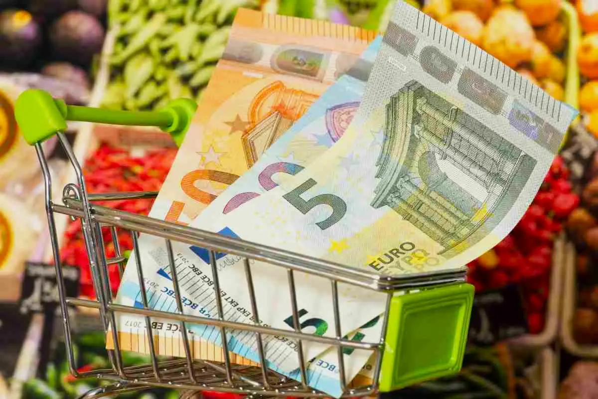 Rincarano i prezzi nel carrello della spesa