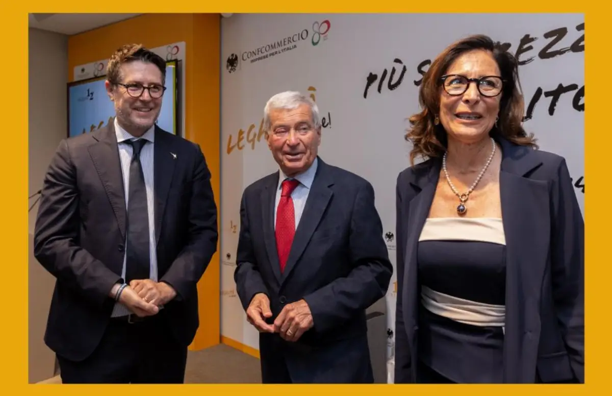 Da sinistra, Nicola Molteni, sottosegretario al ministero dell'Interno; Carlo Sangalli, presidente di Confcommercio e Patrizia Di Dio, vicepresidente con delega alla Legalità e alla Sicurezza