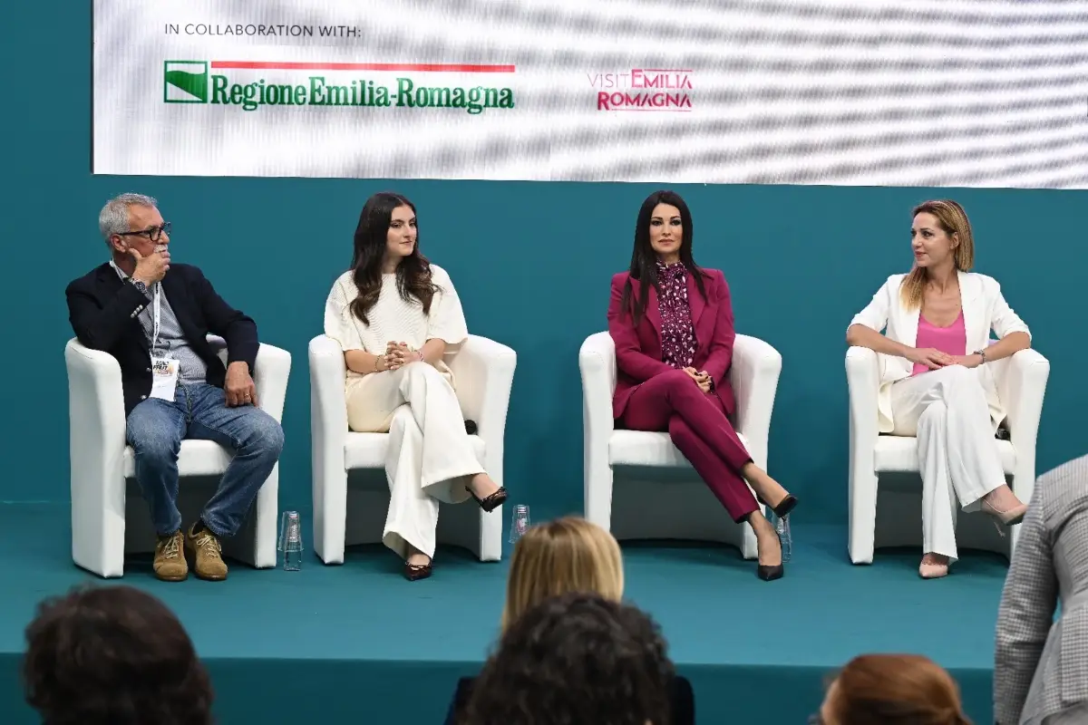 Dibattito all'Healthy Food Arena: si riconoscono Manuela Arcuri e Valentina Vezzali (Macfrut 2025)