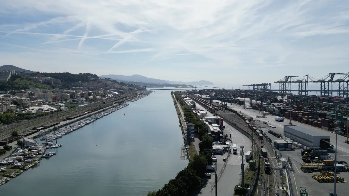 Porto di genova, canale di calma a Genova Prà