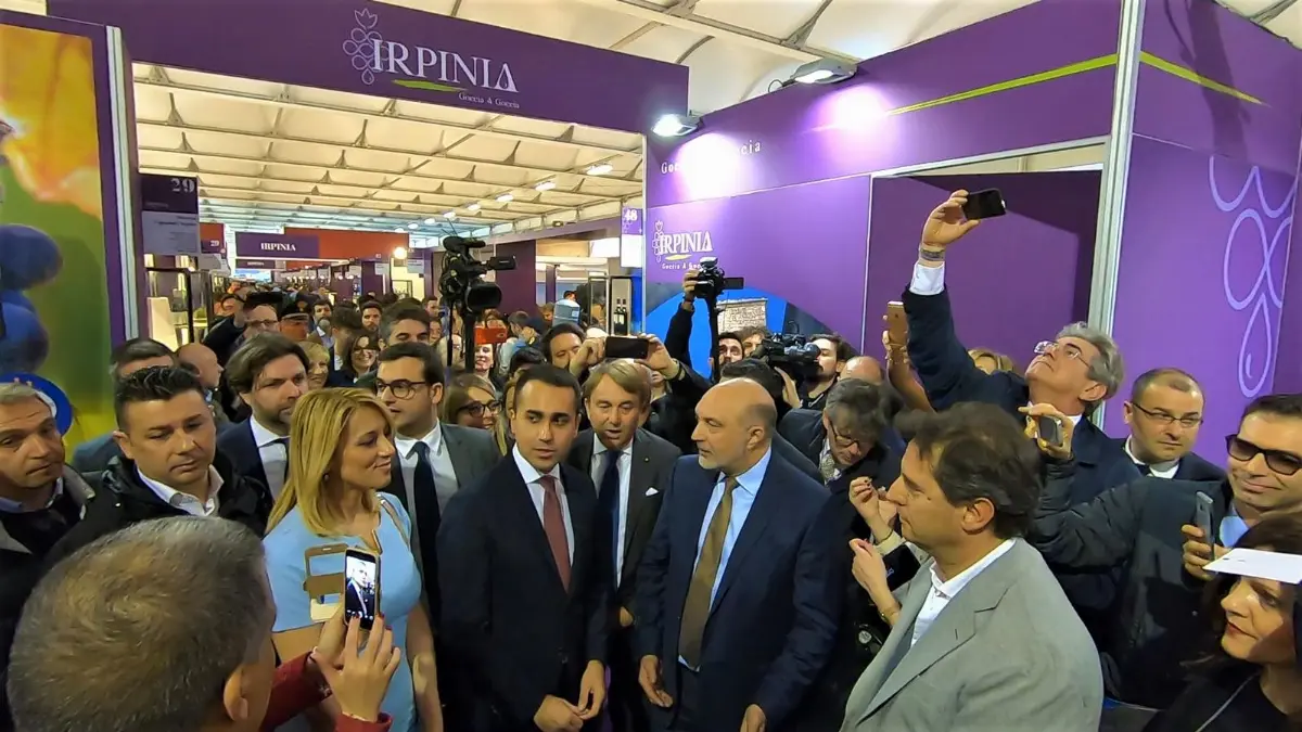 Il vicepremier Luigi Di Maio presso l'area Irpinia a Vinitaly 2019