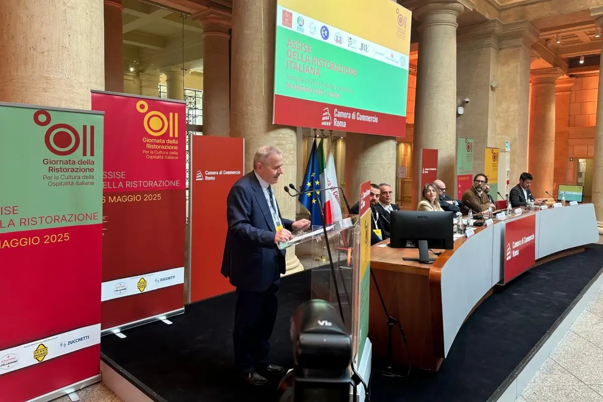 Lino Enrico Stoppani, presidente Fipe-Confcommercio, interviene all'Assise della Ristorazione (Roma, 16 maggio 2025)