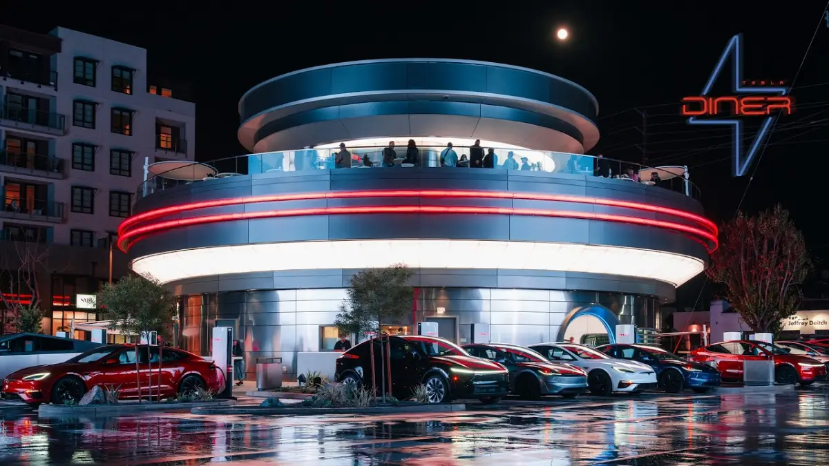 Locale Tesla Diner a Hollywood