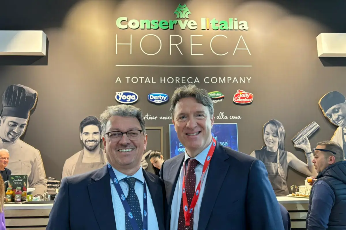 Da sinistra: Gabriele Angeli, direttore marketing horeca, e Andrea Colombo, direttore commerciale Italia di Conserve Italia a Beer&Food Attraction 2024