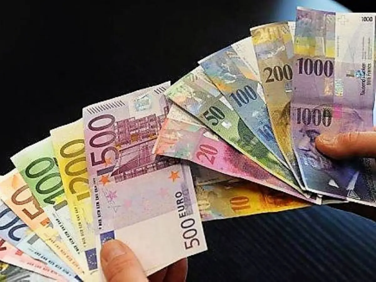 Euro e franchi svizzeri
