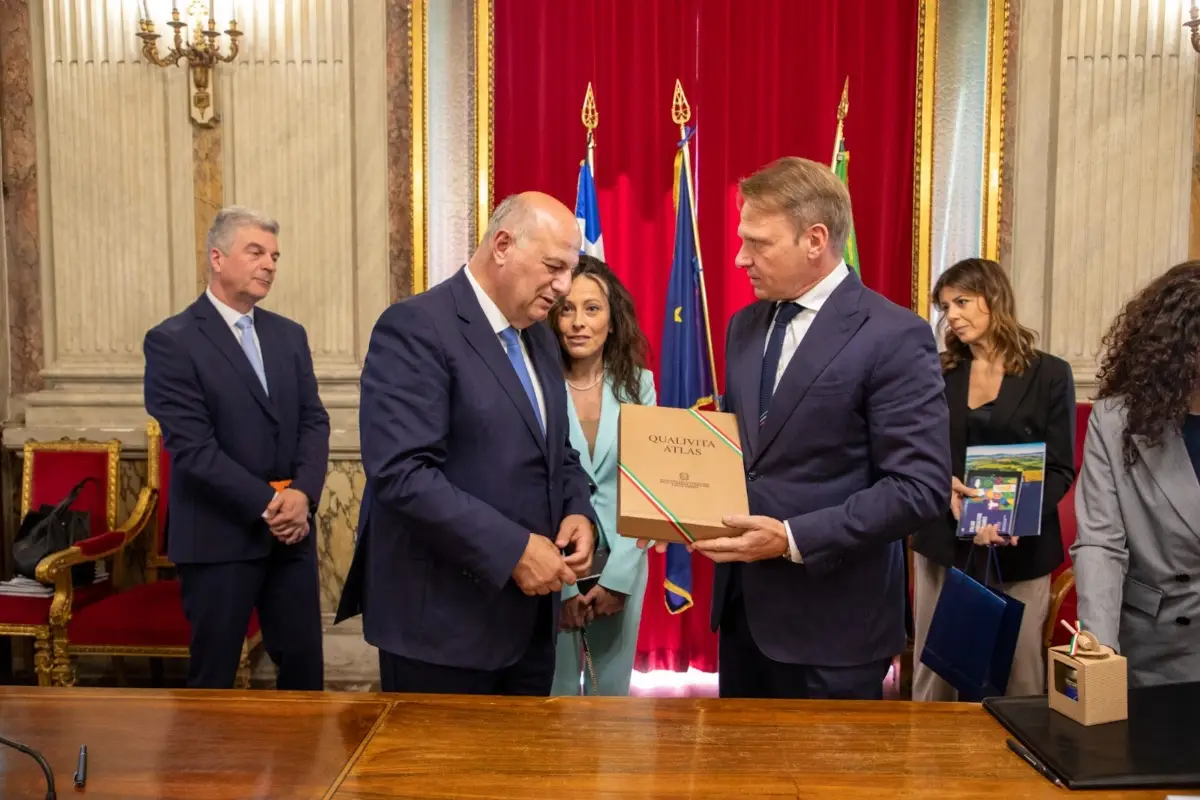 Francesco Lollobrigida, ha incontrato al Masaf il Ministro dello Sviluppo Rurale e dell'Alimentazione della Repubblica Greca, Konstantinos Tsiaras