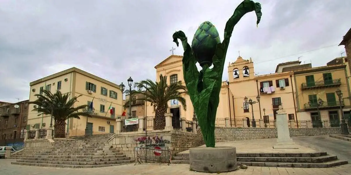 Cerda (Palermo), Monumento al carciofo