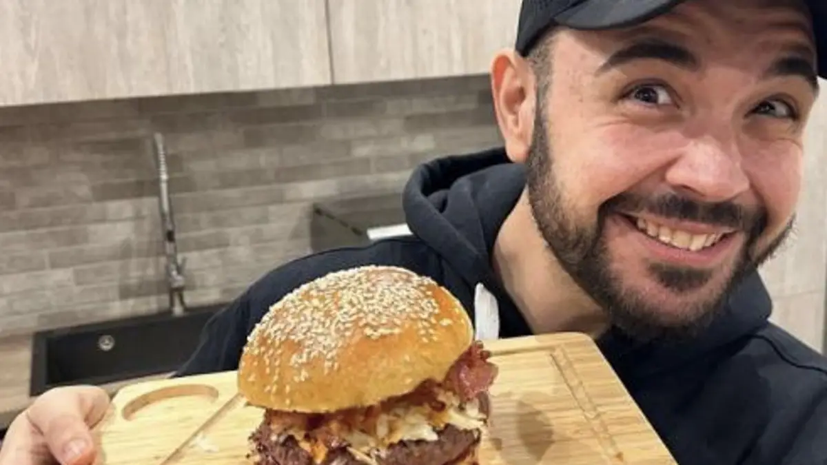 "I Burger di CiccioGamer89”, locale di CiccioGamer criticato dallo youtuber Franchino Er Criminale