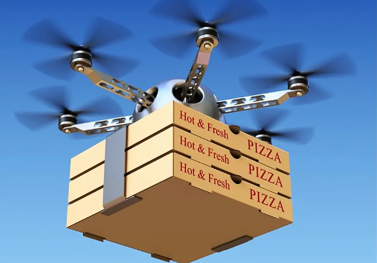 Aereo drone consegna delle pizze