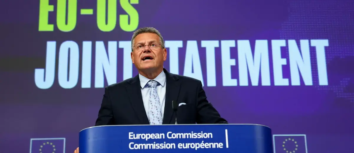 Il commissario europeo per il commercio Maros Sefcovic annuncia l'accordo commerciale UE-USA a Bruxelles,21 agosto 2025