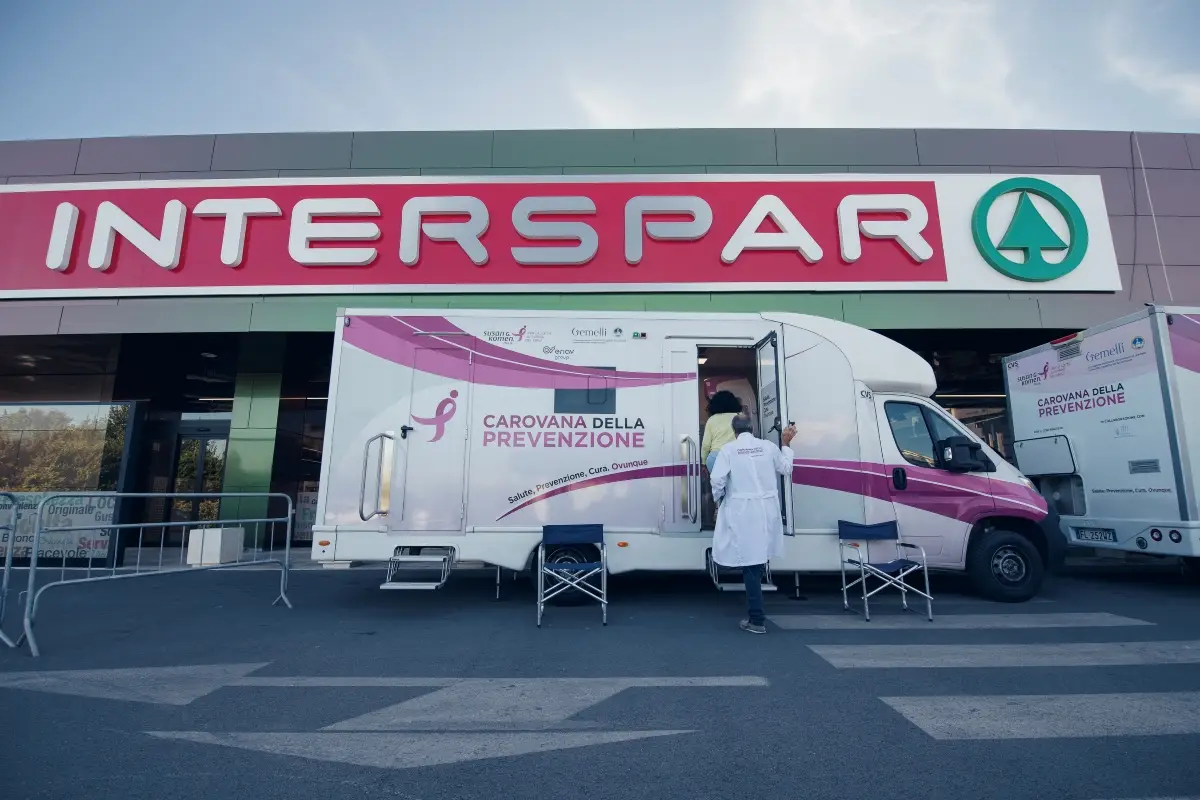 Carovana della prevenzione Komen Italia presso punto vendita Interspar