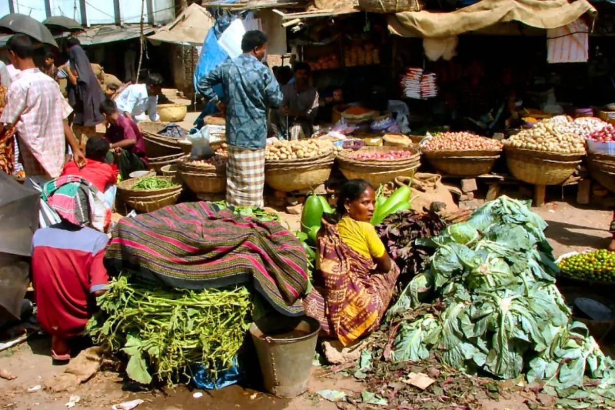 Donne a un mercato agricolo in Asia