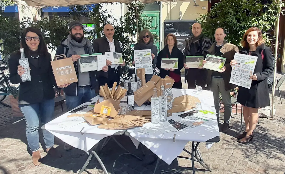 Foto di Gruppo Amministratori- Associazioni categoria-Responsabili Hera + GREEN BOOK