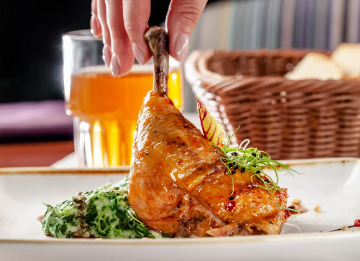 Pollo arrosto: mangiato con le mani è più gustoso...