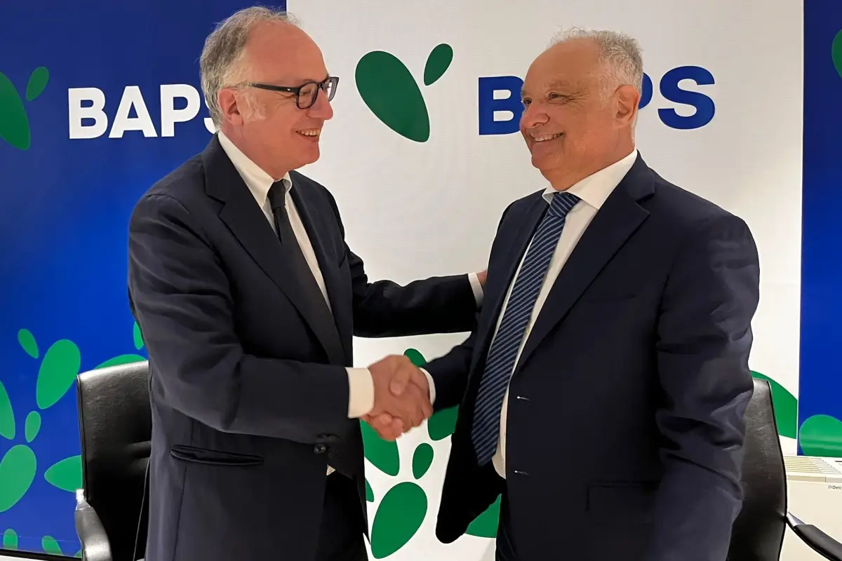 Da sinistra: Saverio Continella (AD e DG Baps) e Salvatore Barbagallo (assessore Agricoltura Regione Siciliana) concludono accordo per finanziamento da 150 mln euro destinato a imprese agricole e agroindustriali siciliane