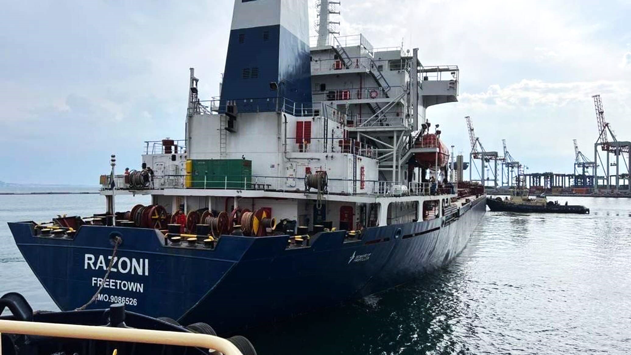 Razoni, il primo mercantile a salpare dal porto di Odessa carico di cereali, dall'inizio del conflitto russo-ucraino e dopo la recente intesa tra i due Paesi