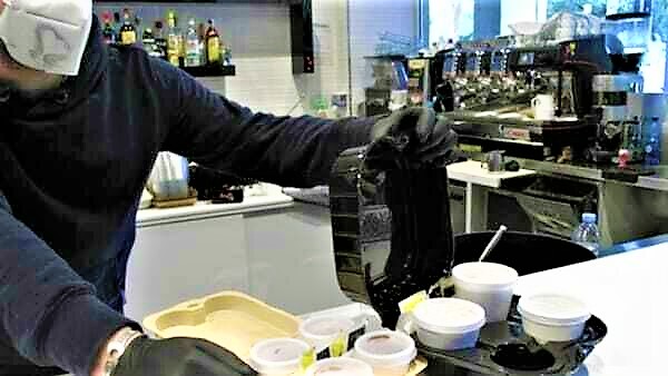 Divieto di servire al banco: caffè e bevande da bar serviti in bicchieri e contenitori di plastica