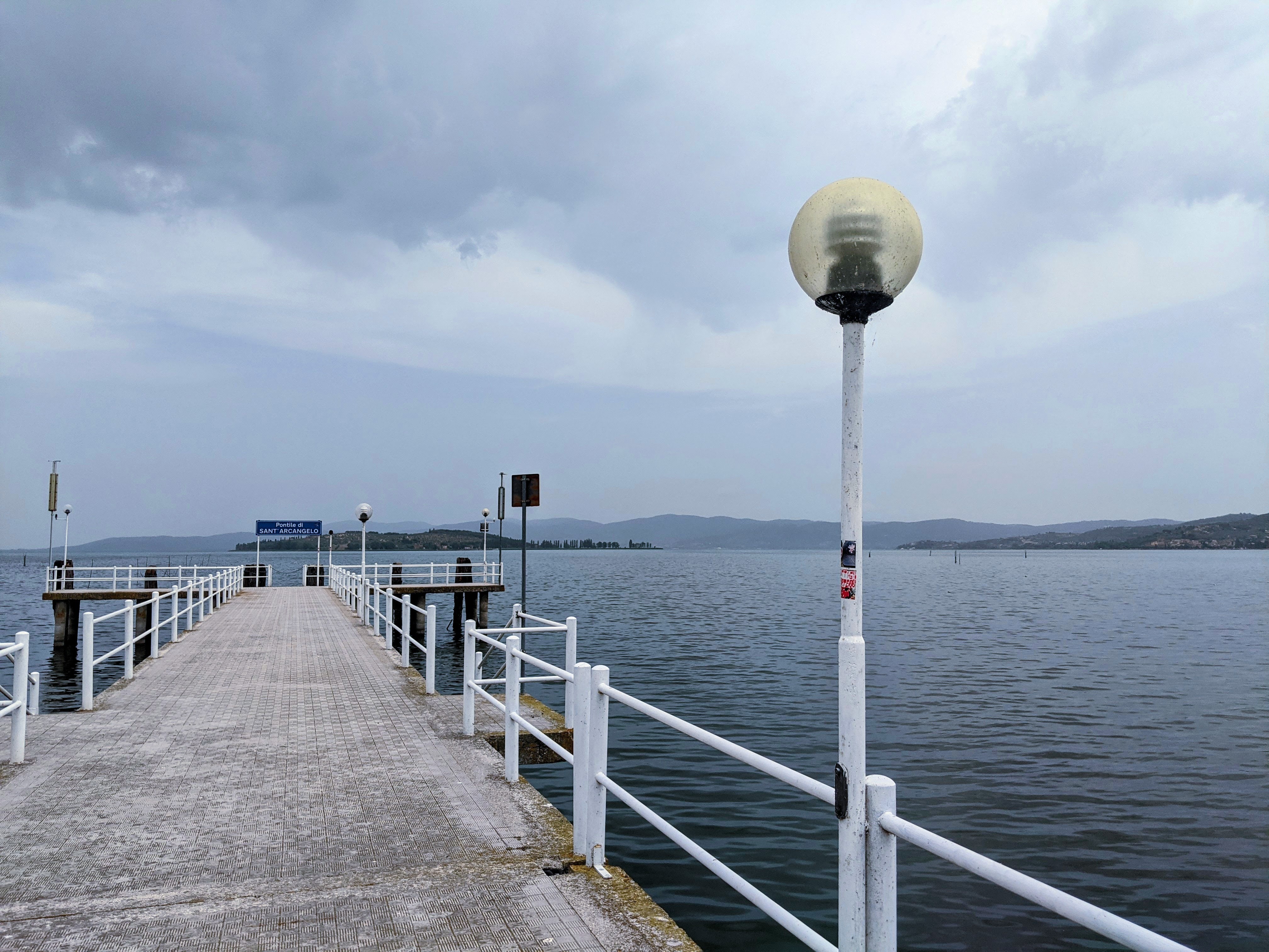 Pontile di Sant'Arcangelo presso il lago Trasimeno