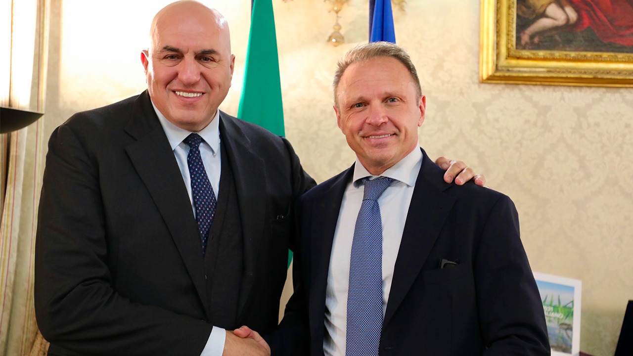 Il ministro dell'Agricoltura, della Sovranità alimentare e delle Foreste Francesco Lollobrigida (a destra), e il ministro della Difesa Guido Crosetto (a sinistra)