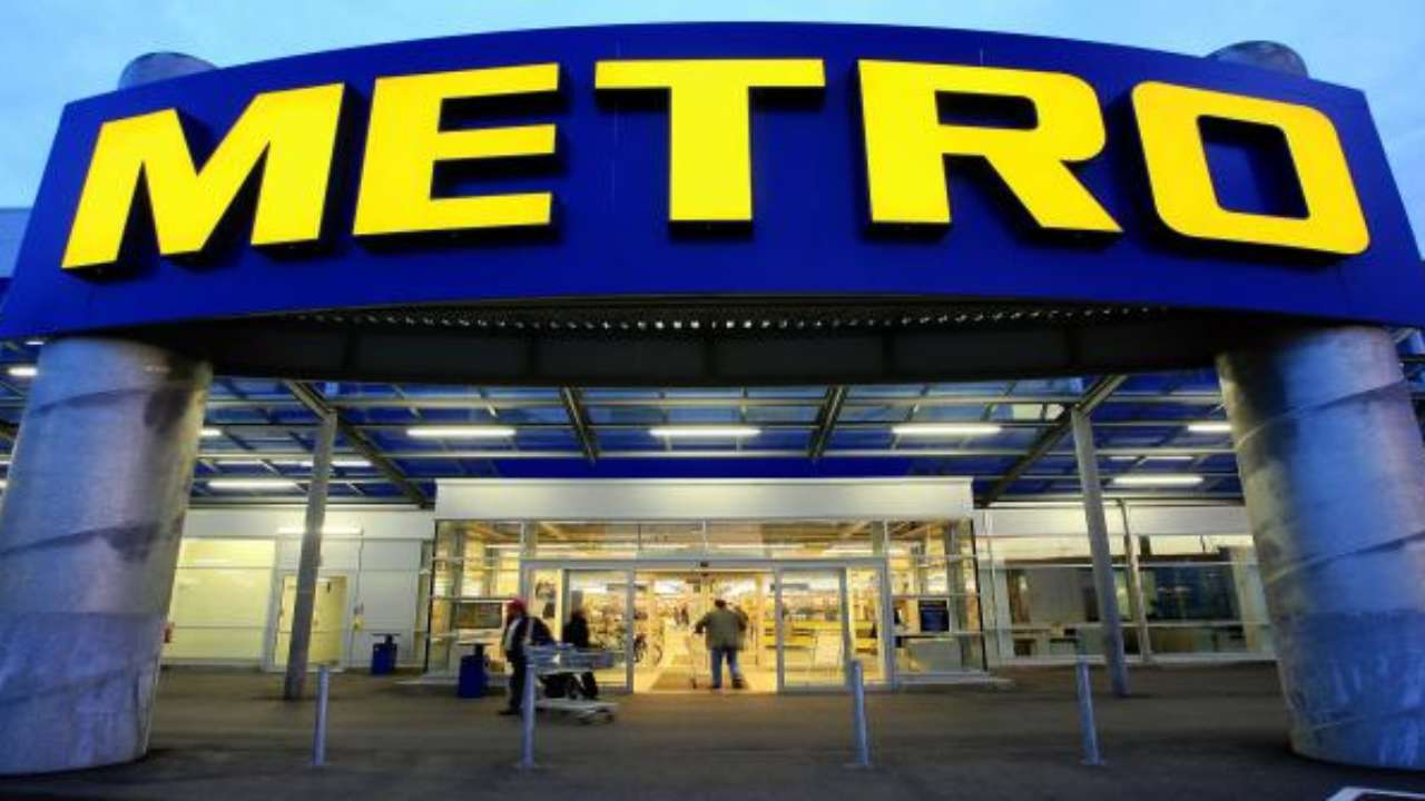 Метро керри интернет магазин. Метро магазин Иркутск. Метро кэш энд Керри. Metro Cash and carry Симферополь. Метро торговый центр.