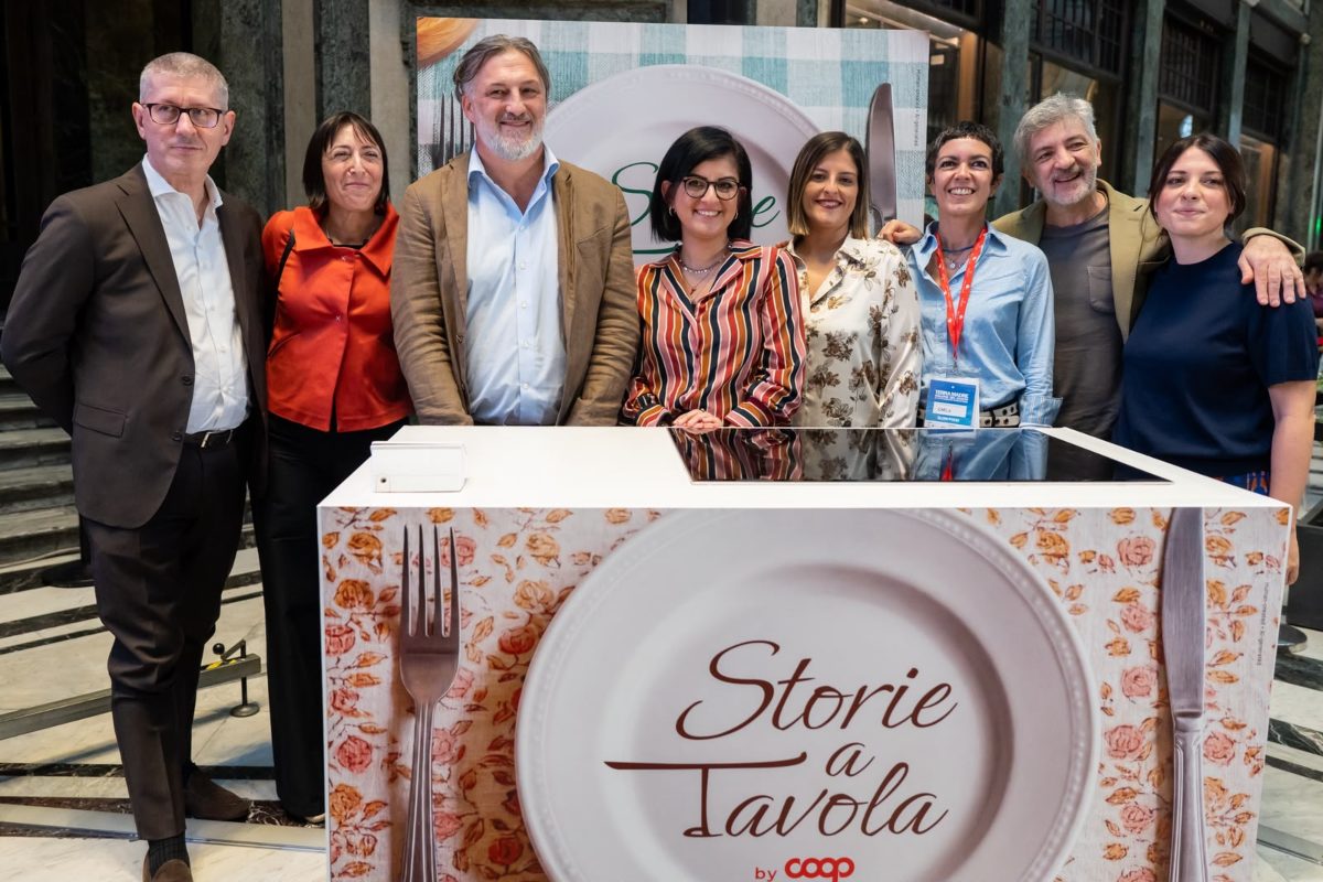 Storie a tavola - Vincitori Giura con presidente Coop Italia, Domenico Brisigotti