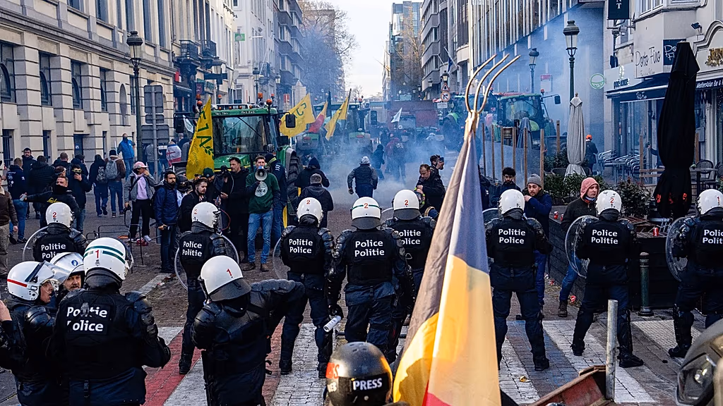 Scontri a Strasburgo per protestare contro l'adozione del nuovo Piano sui fertilizzanti 19 maggio 2026
