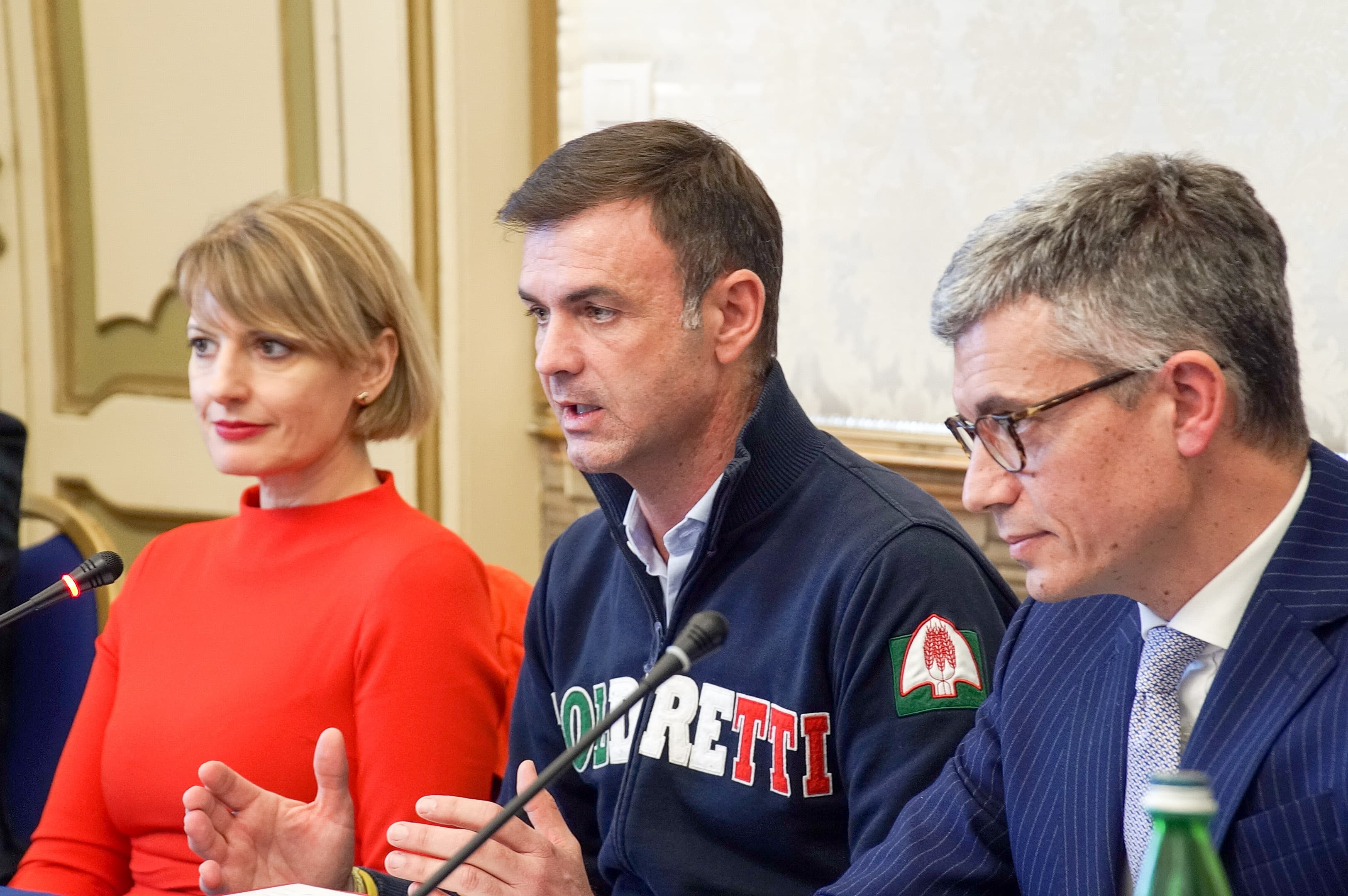 Da sinistra a destra: Jill Morris, ambasciatrice del Regno Unito in Italia, Ettore Prandini, presidente Coldiretti e Gianmarco Laviola, amministratore delegato Princes Industrie Alimentari