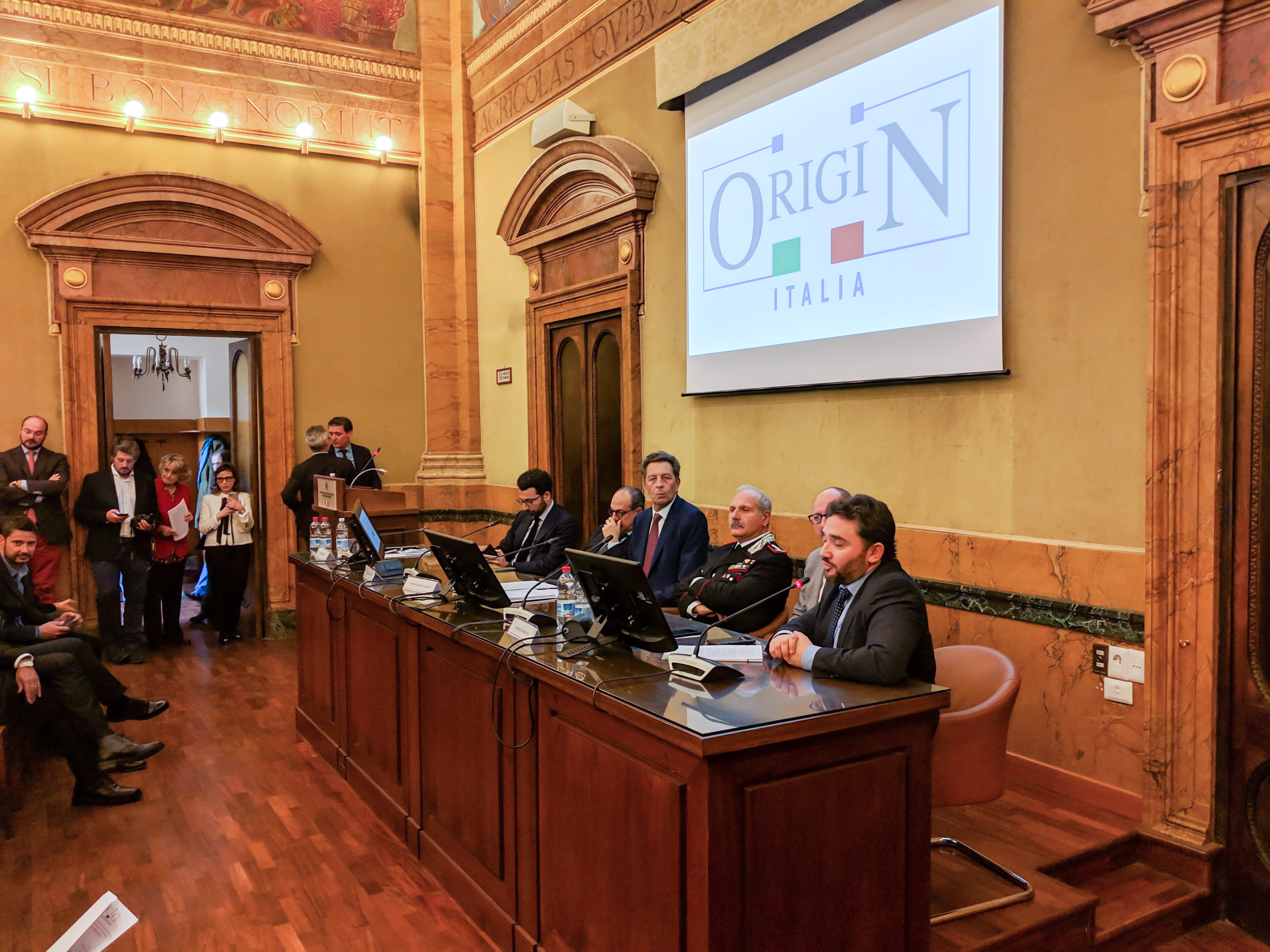 Nicola Cesare Baldrighi, Presidente AICIG Domenico Raimondo, Presidente Afidop Lorenzo Beretta, Presidente Isit Massimo Vittori, Direttore Origin, presentano Origin Italia (AICIG) presso la Sala Cavour del MIPAAFT in data 30 novembre 2018